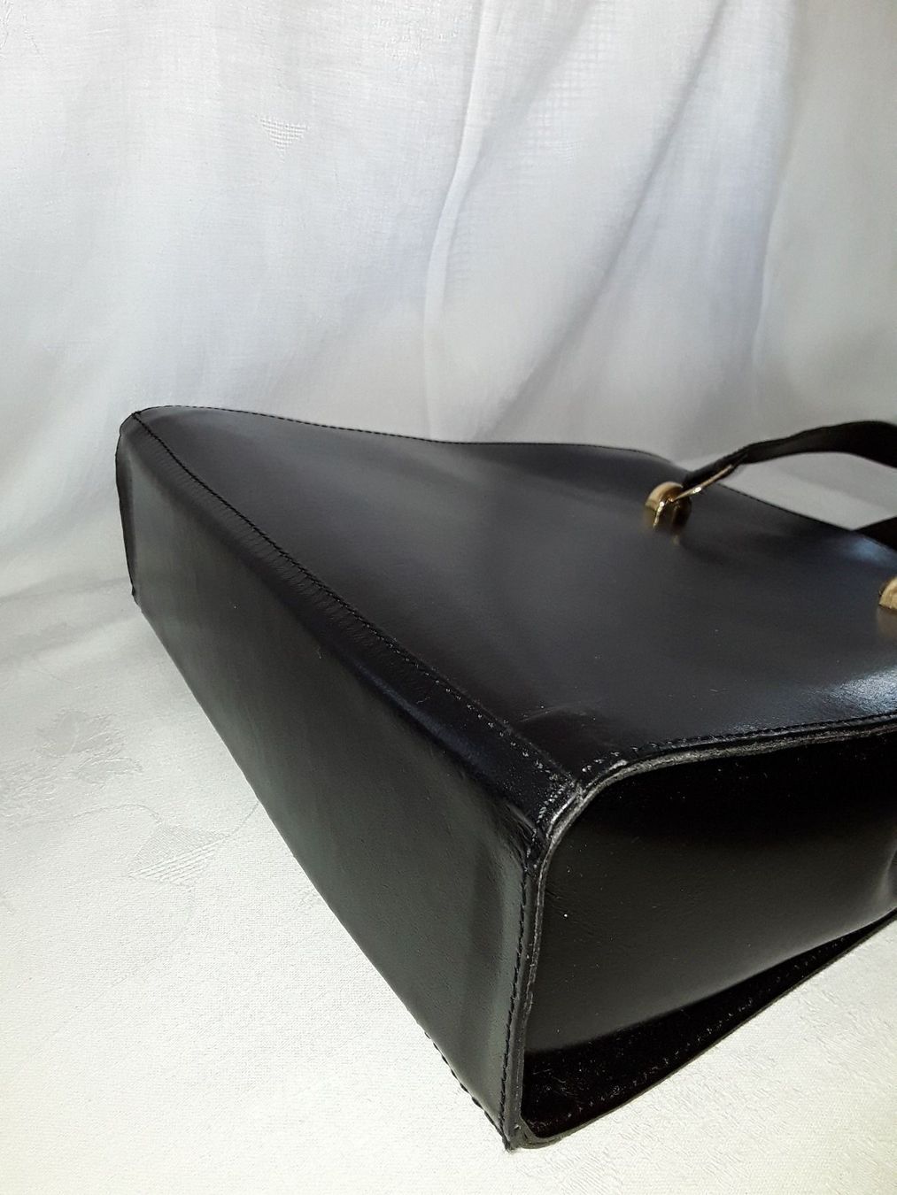 Taschen für Damen: Ledertasche – Gebraucht aus Basel von dept 2