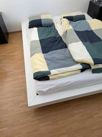 Weißes Holzbett / White Wooden Bed Frame