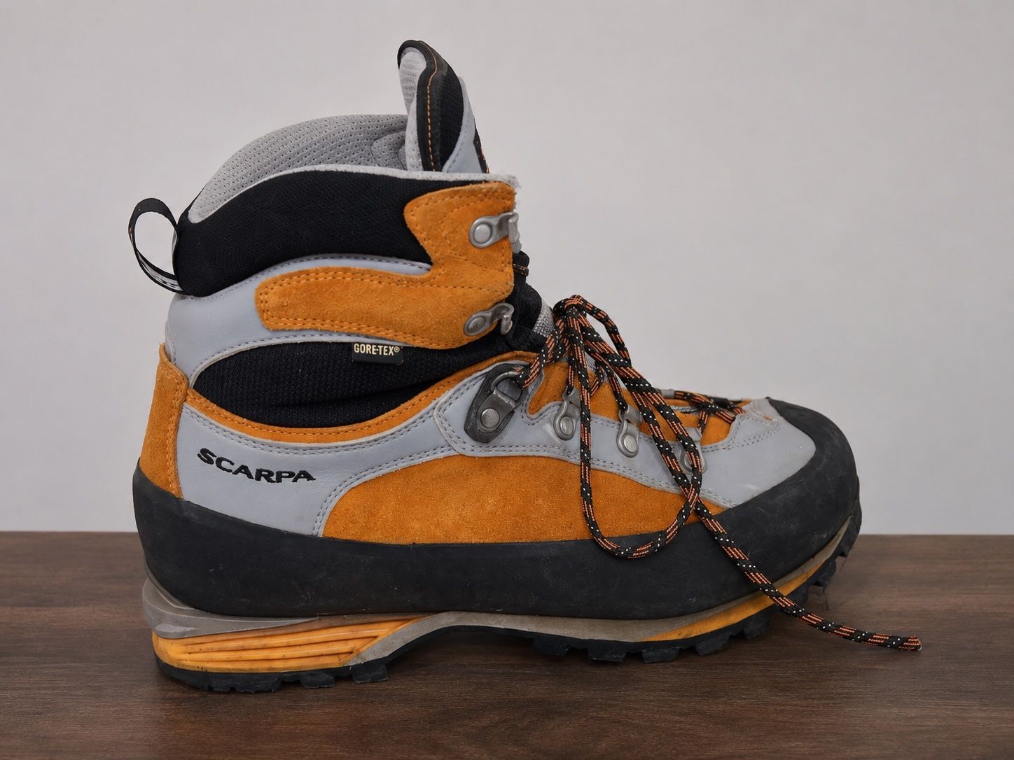 Scarpa Scarpe da uomo: Robuste Scarpa-Bergschuhe in Grösse 42,5 – Usato da Zürich venduto da MeyusZH 1