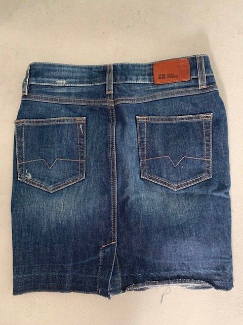 Hugo Boss Gonne: Jupe en jeans de Hugo Boss – Nuovo (secondo la descrizione) da St-Aubin-Sauges venduto da Juliezan 6
