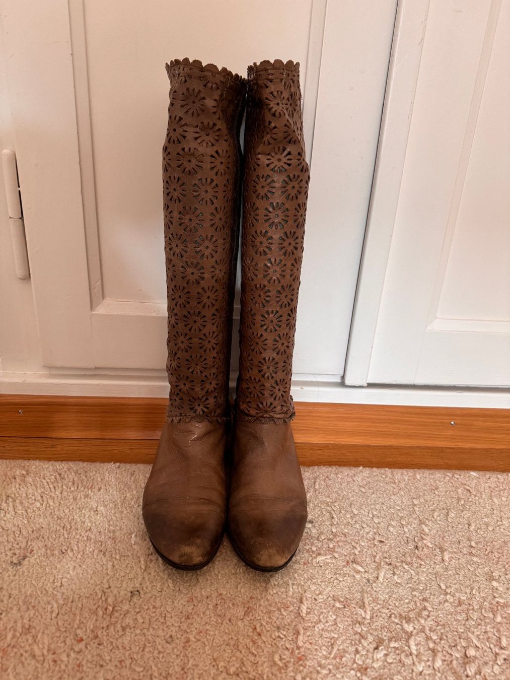 Scarpe da donna: Verspielte Lederstiefel Grösse 38.5/39 – Usato da Zürich venduto da 411osmanbey 1