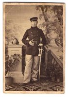 Fotografie Feuerwehrmann in Uniform mit 