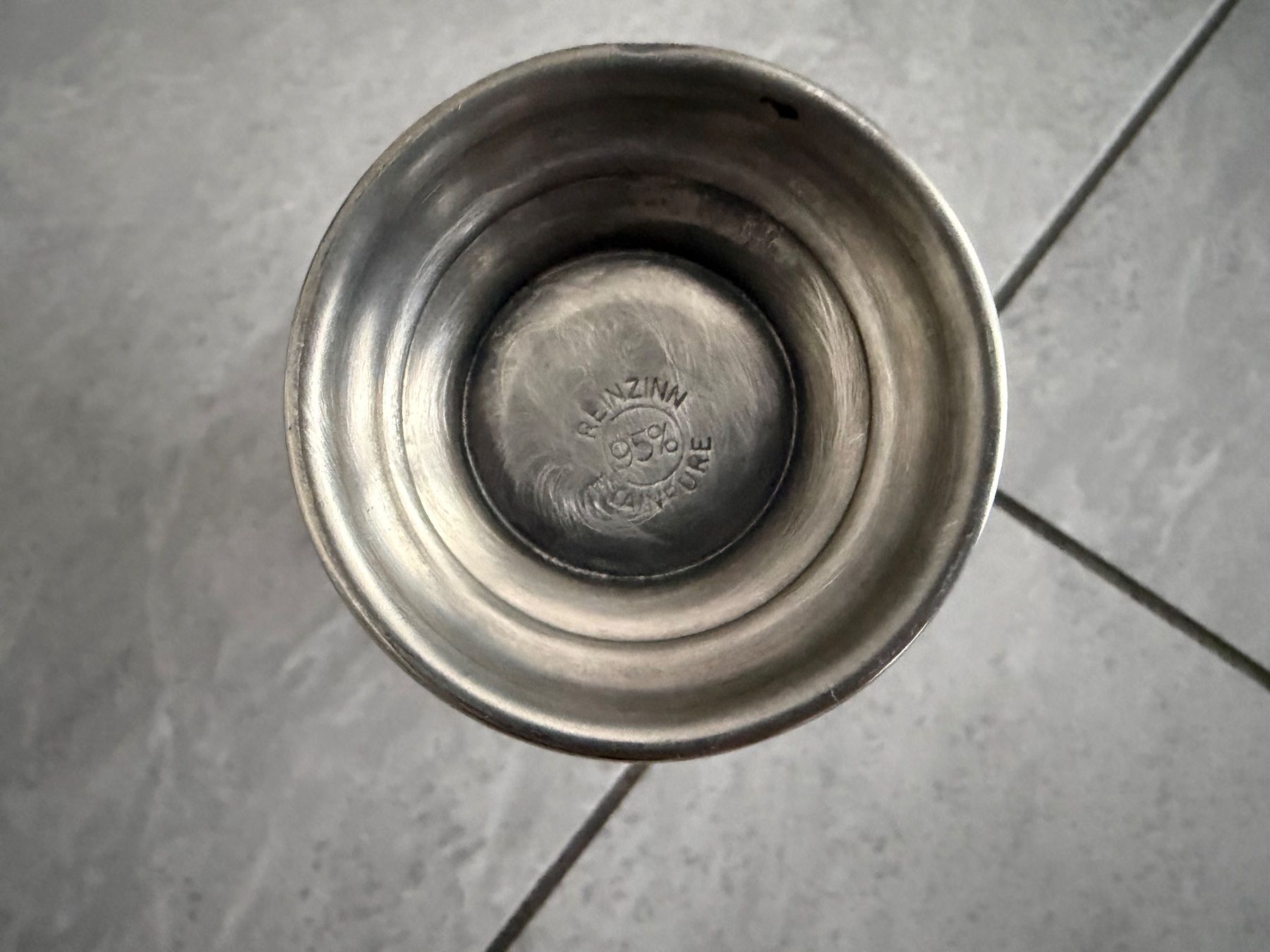 Caraffe: Zinnkrug mit Wallis-Wappen auf Deckel – Usato da Bülach venduto da Loredana13 3