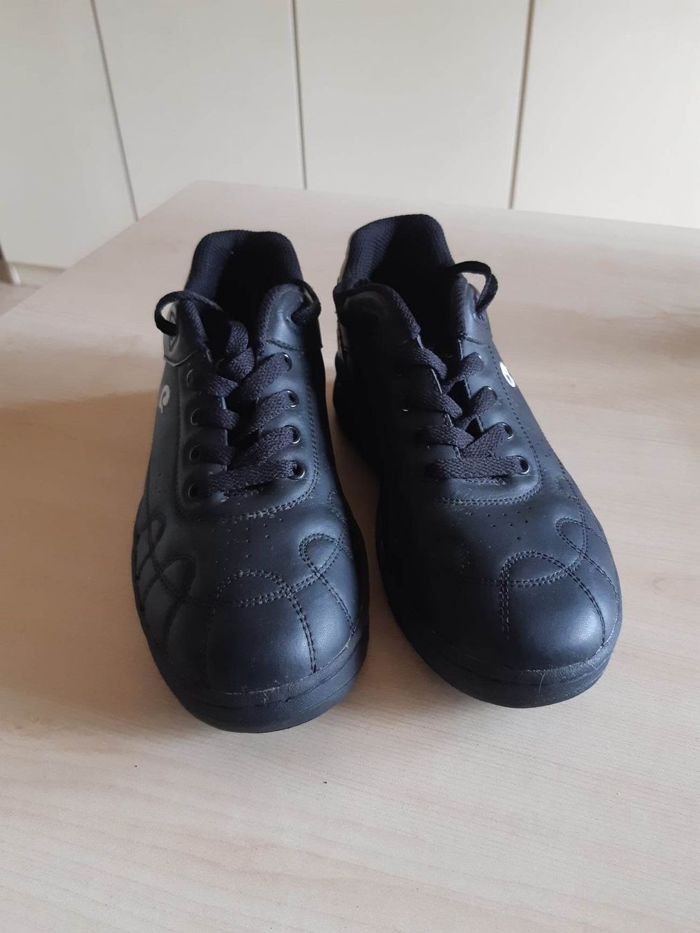 Scarpe da uomo: Schwarze Laufschuhe/Turnschuhe, Gr. 37 – Usato da Möhlin venduto da Simba4871 1