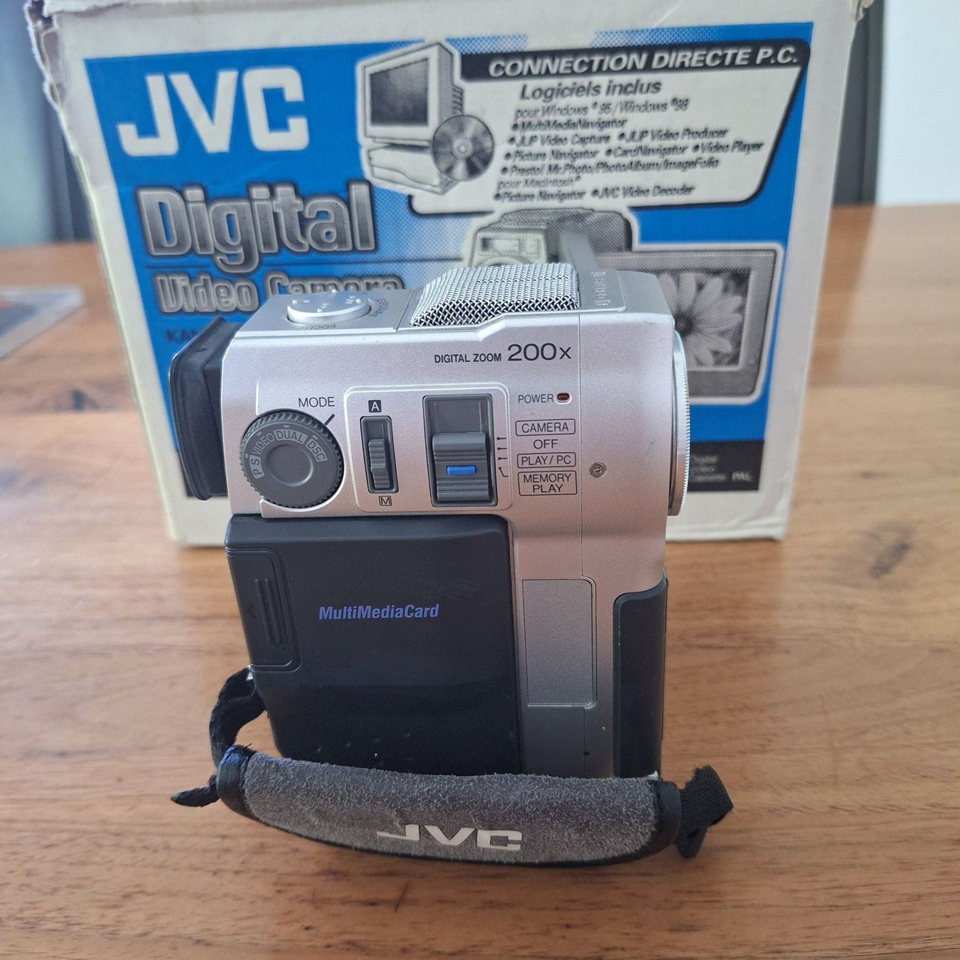 JVC Camcorder: Digital Video Camera – Defekt aus Raron von Neat 1