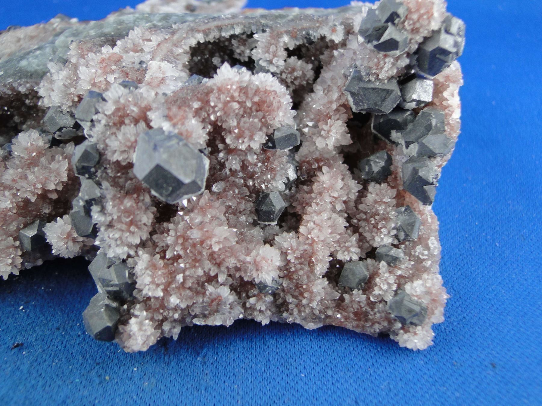 Minerali & Pietre curative: Galena auf Drusenquarz – Usato da Schinznach Bad venduto da Demerald 7