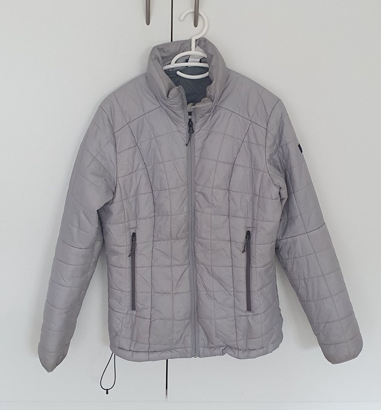 Jacken: Damen Daunenjacke, grau/silber, M, 170cm – Gebraucht aus Baar von Biga3