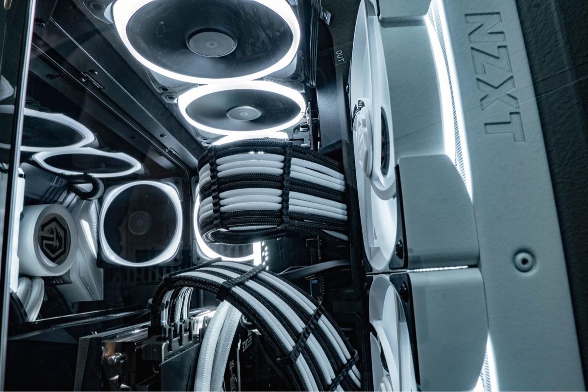 PC: Gaming PC "Arctic White" – Usato da Würenlos venduto da dailymendi 2