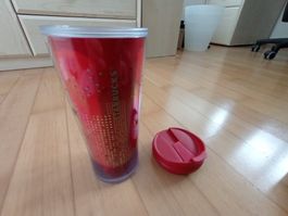 Kaffeebecher Starbucks rot