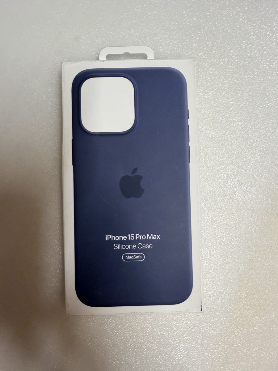 Apple Cover & Protezioni schermo: iPhone 15 Pro Max Silicone Case Magsafe – Nuovo e nell'imballaggio originale da Allschwil venduto da KYJS