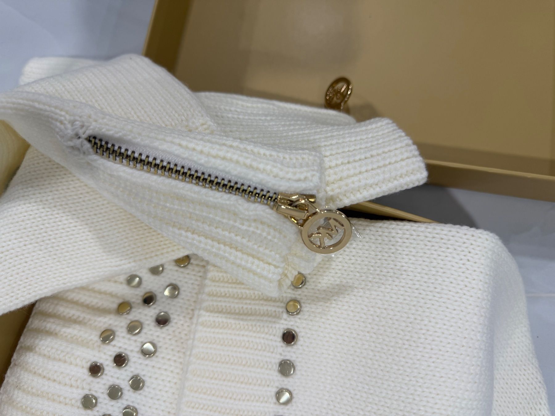Kleiderpakete: Michael Kors Strickset Schal Handschuhe Weiss Gr. M Winte... – Neu und originalverpackt aus Buchs AG von Maison_Djana_ 3