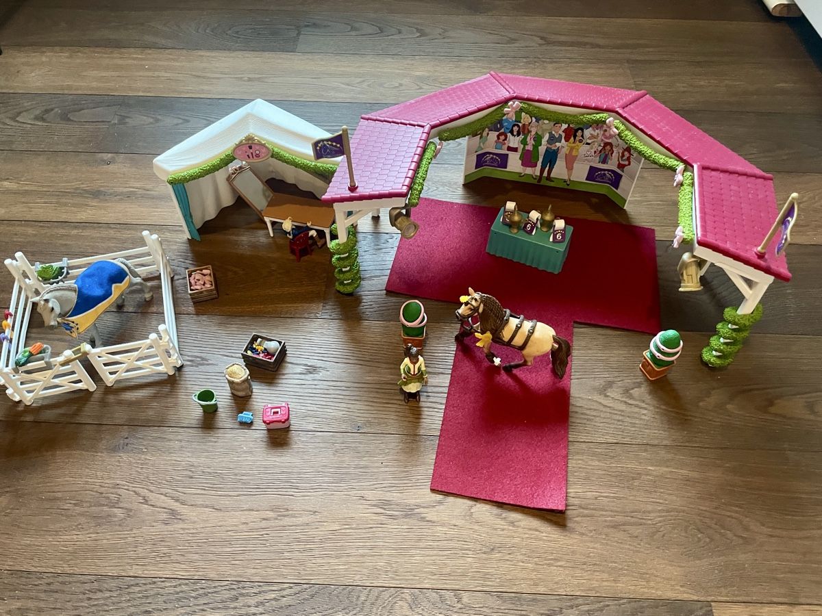 Schleich Spielzeuge: Schleich 42466 Grosse Pferdeshow – Gebraucht aus Meiringen von Maersk