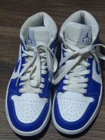 Nike Air Jordan 1 Mid blau weiss Grösse 37.5 gebraucht