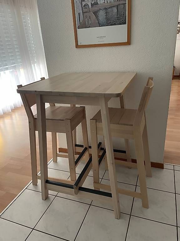 Ikea Set di tavolo e panche: Table haute de cuisine en bois+ 2 chaises – Usato da Colombier NE venduto da dan_59vx 2