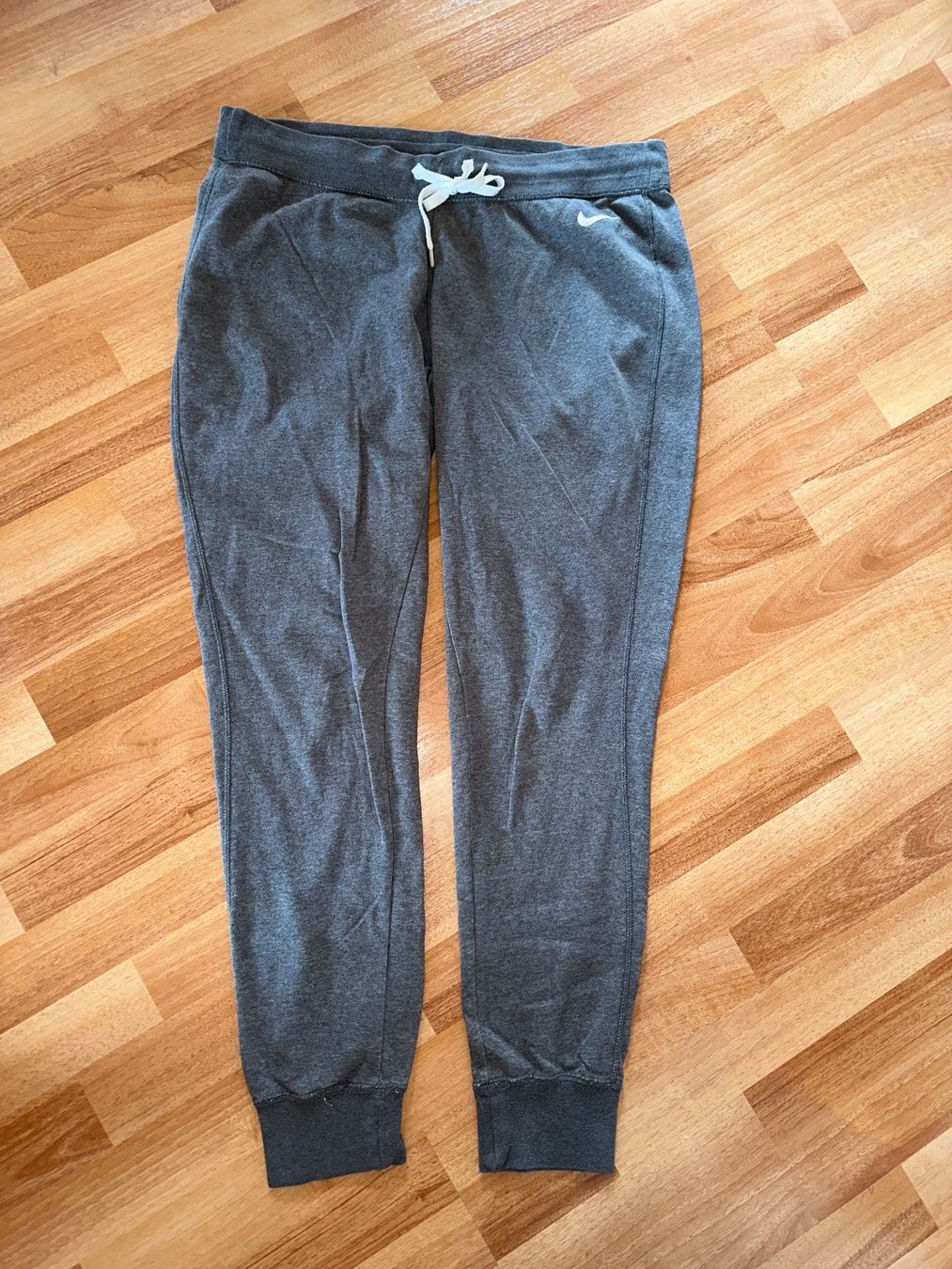 Nike Hosen: Nike Trainerhose grau Gr. XL – Gebraucht aus Wald AR von sar_x867