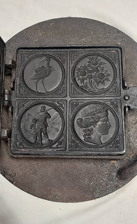 Teglie da forno: Moule à bricelets bernois en fonte – Usato da Cortaillod venduto da Tquila67 2