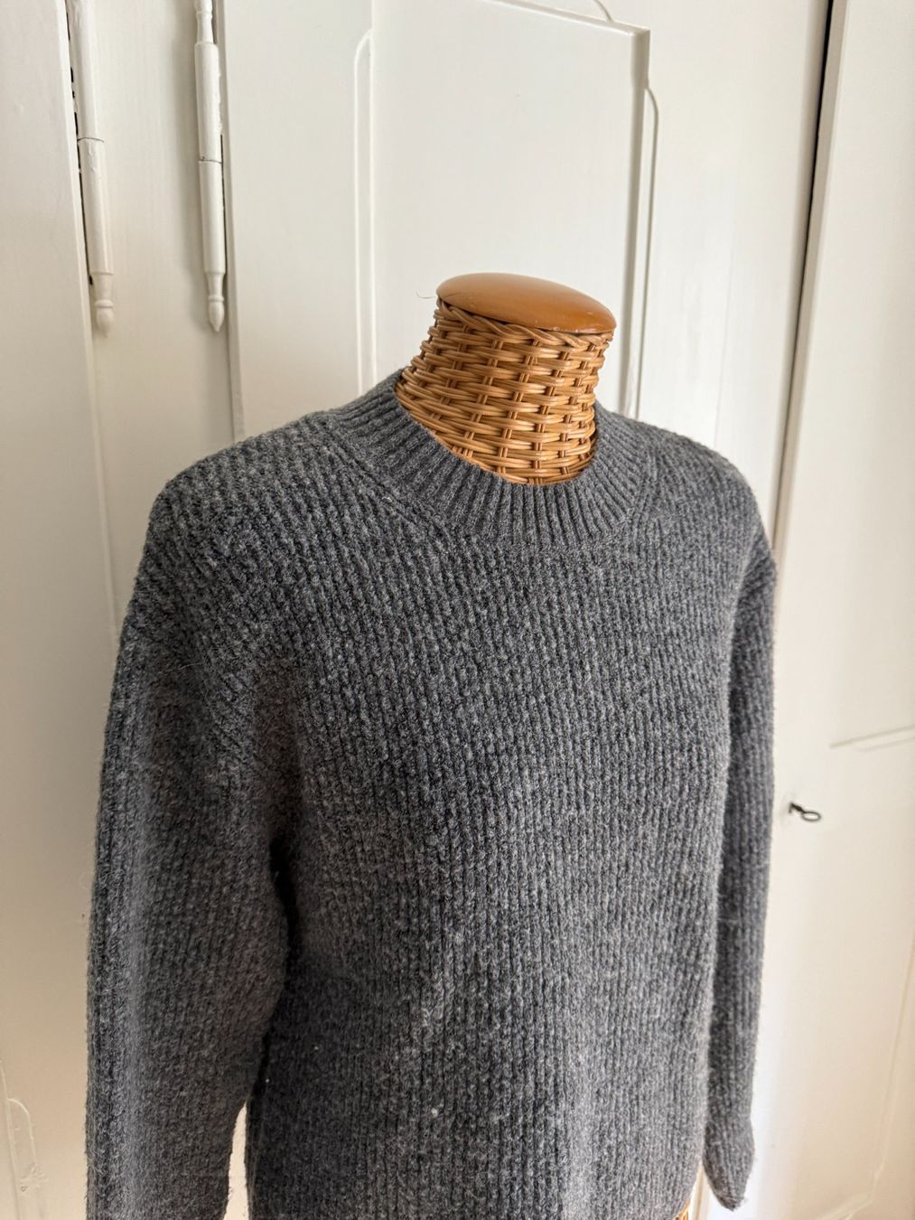 H&M Pulls & Sweat-shirts: Strickpullover grau XS – D'occasion à Zürich par Diazaio 1
