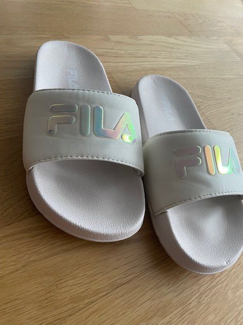 Fila Schuhe für Jungen: FILA Badesandale Gr. 32 weiss Regenbogen – Gebraucht aus Zürich von Sonnenblume_65 4
