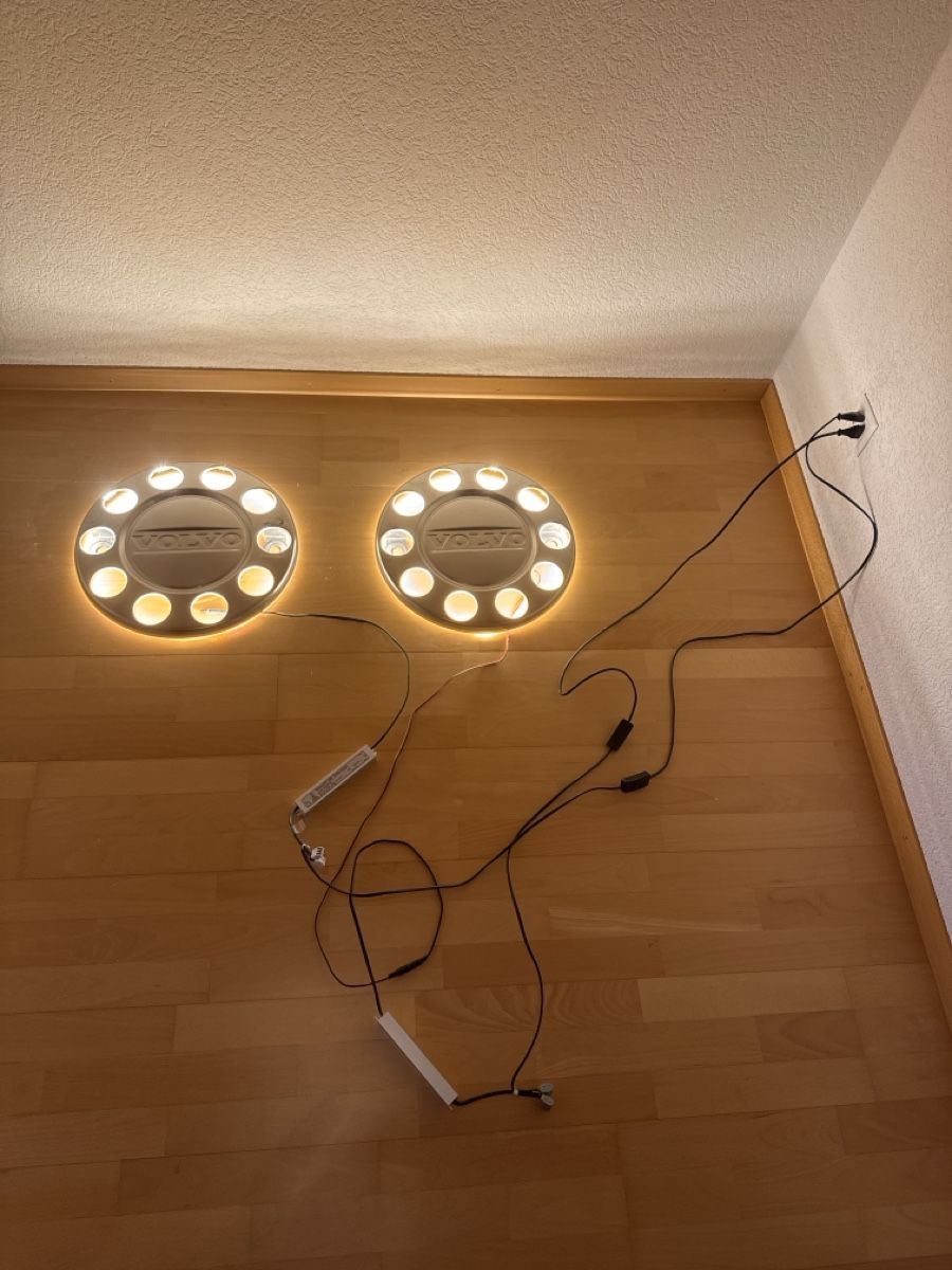 Lampade: Volvo Radkappe Lampe, Wandlampe – Usato da Hemmiken venduto da Floh93