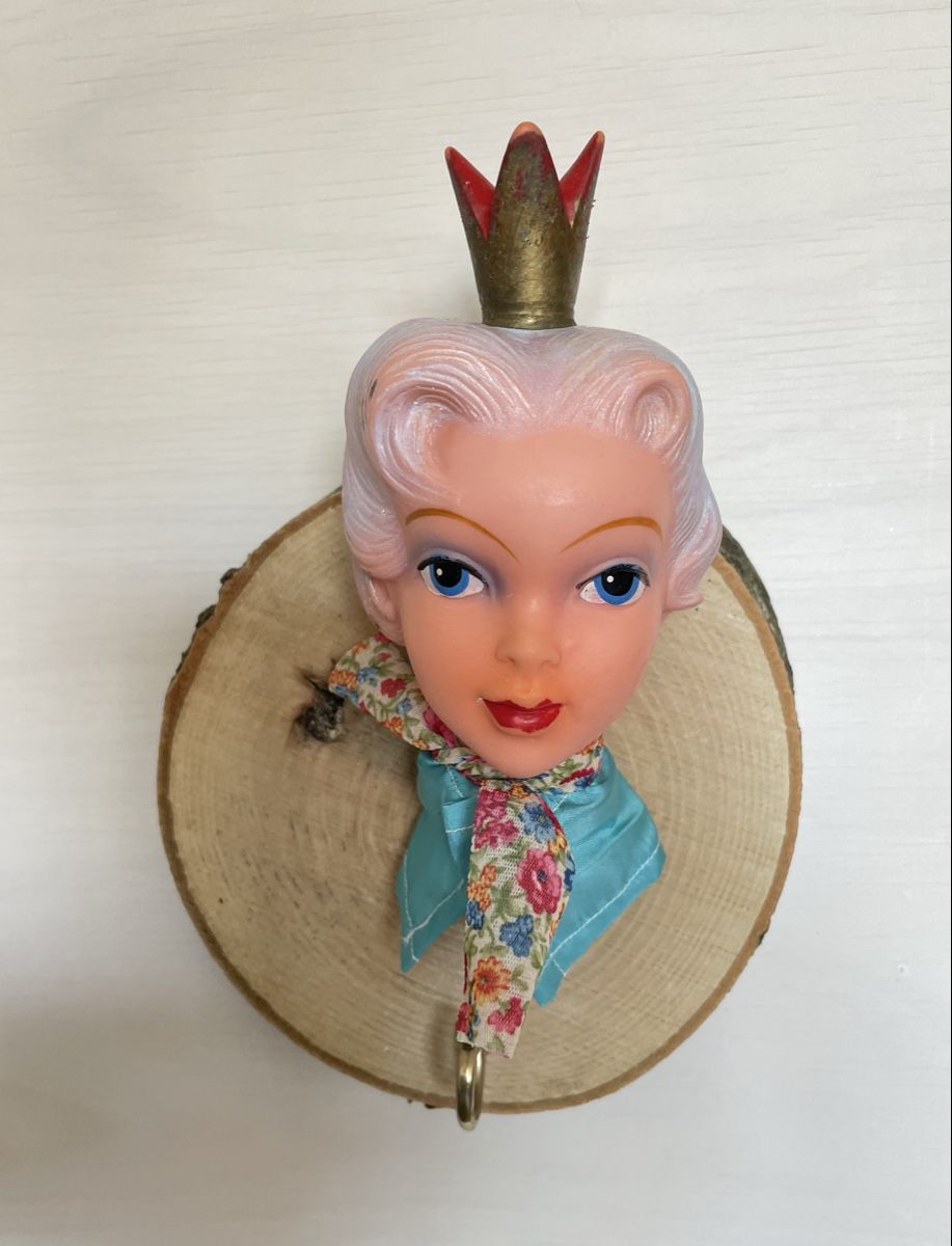 Guardaroba: Garderobe mit Kasperli Figur  – Usato da Zürich venduto da Refereefair