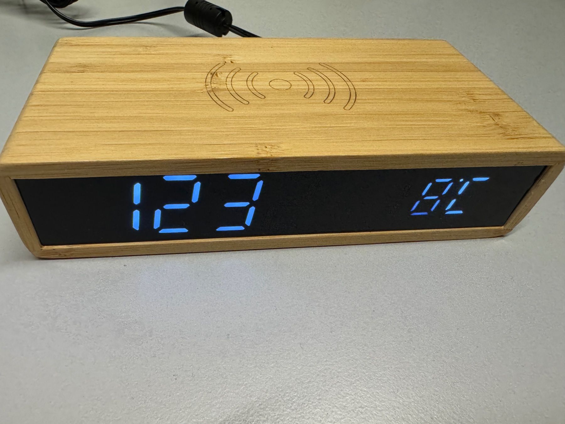 Wecker: Bamboo Wireless Charger und Uhr Wecker – Neu (gemäss Beschreibung) aus Bern von tradestation 2