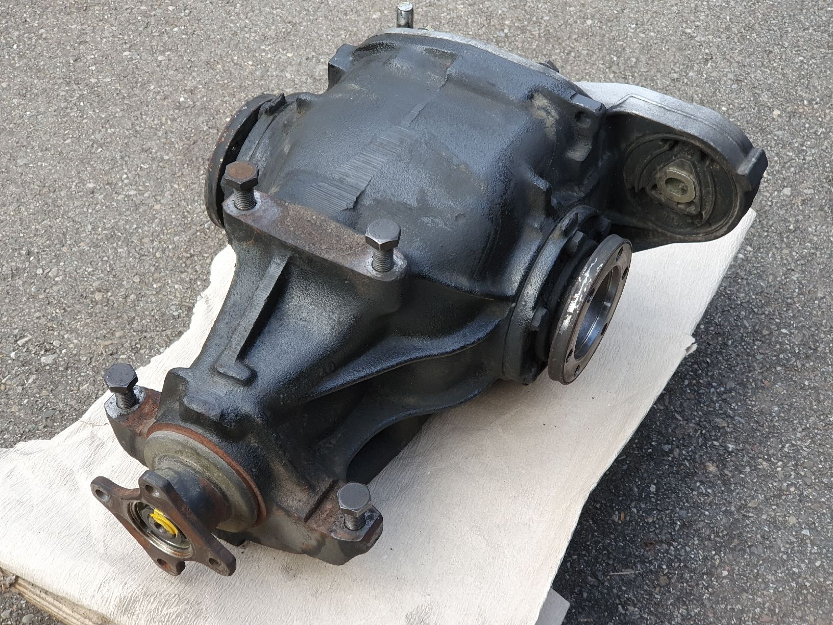 BMW Tutti pezzi di ricambio auto: BMW E30 Differential 3,73 mit 188er ohne Sperre – Usato da Zürich venduto da Jderwisch 3
