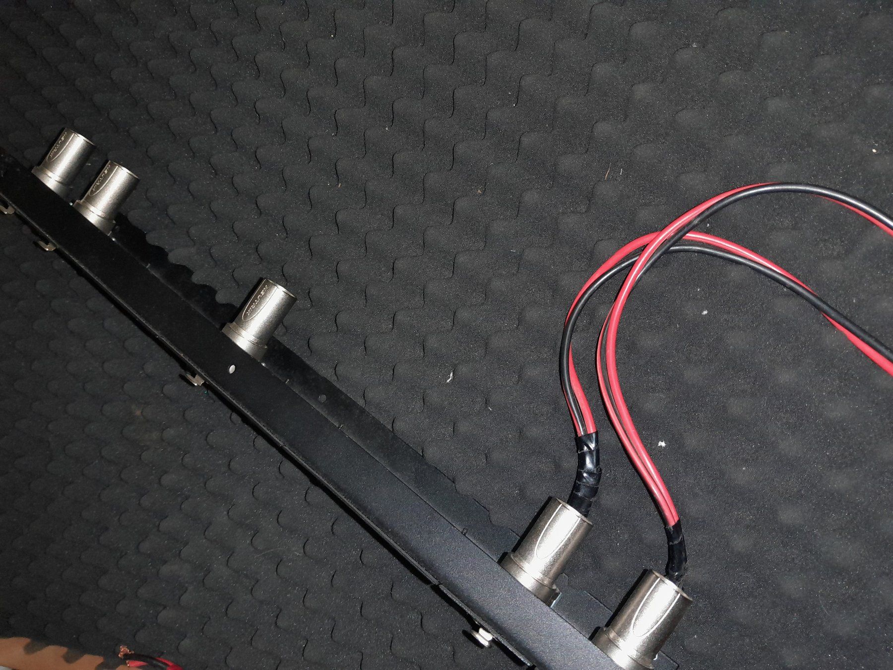 Fixations: 19" Rack 2HE Professionelles Audio-Patchpanel - ! – D'occasion à Steffisburg par FutureOne 2