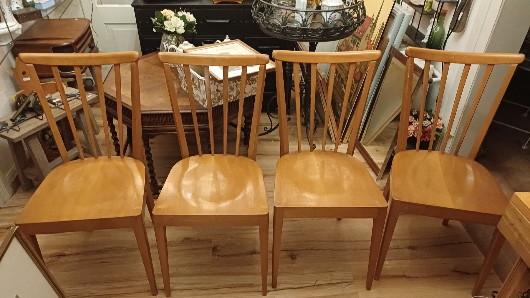 Stühle: 4 Stäbli Stühle 60er Jahre – Gebraucht aus Flawil von Pinkmalibu