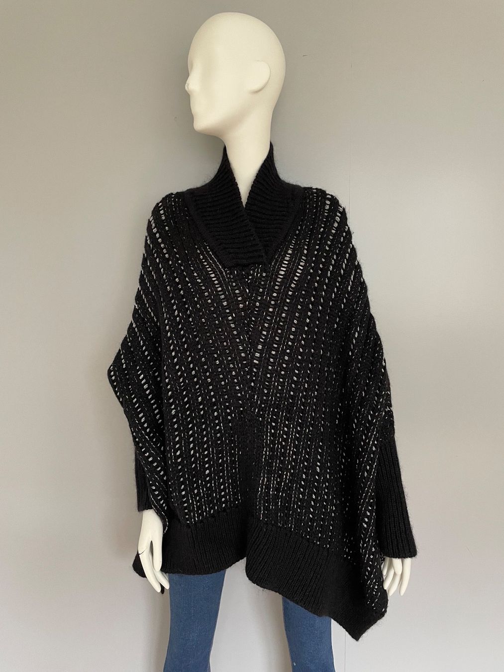Saint Laurent Altro in Moda donna: Saint Laurent Cape Pullover – Nuovo (secondo la descrizione) da Winterthur venduto da 19.19