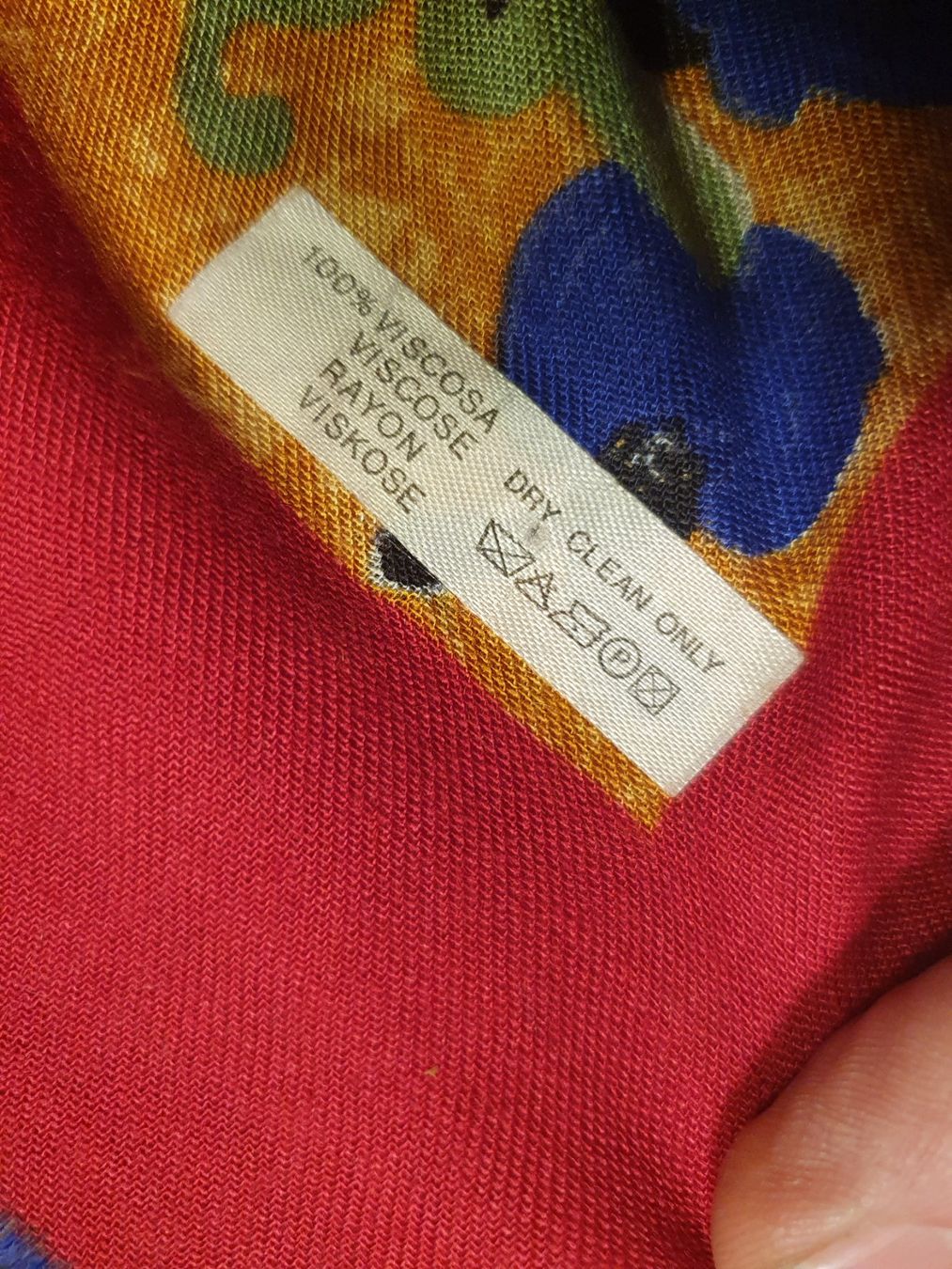 Foulards, Tücher & Schals: Foulard rot mit Blumenmuster 116 x 116 – Gebraucht aus Zürich von loosebone 3