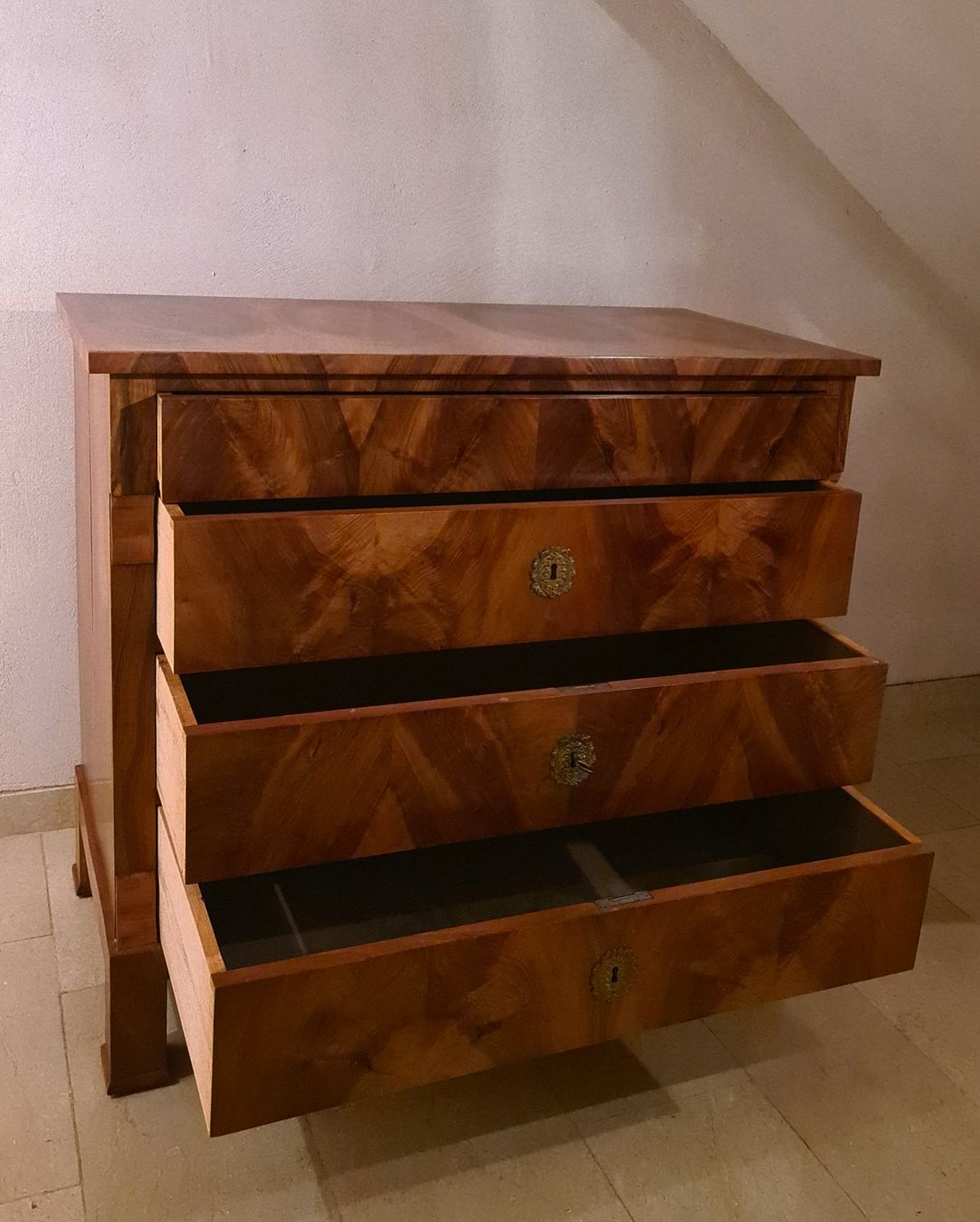 Cassettiere: Antike Biedermeier Kommode aus Nussbaum ca. 1850 – Usato da Biel-Benken BL venduto da dubs02 4