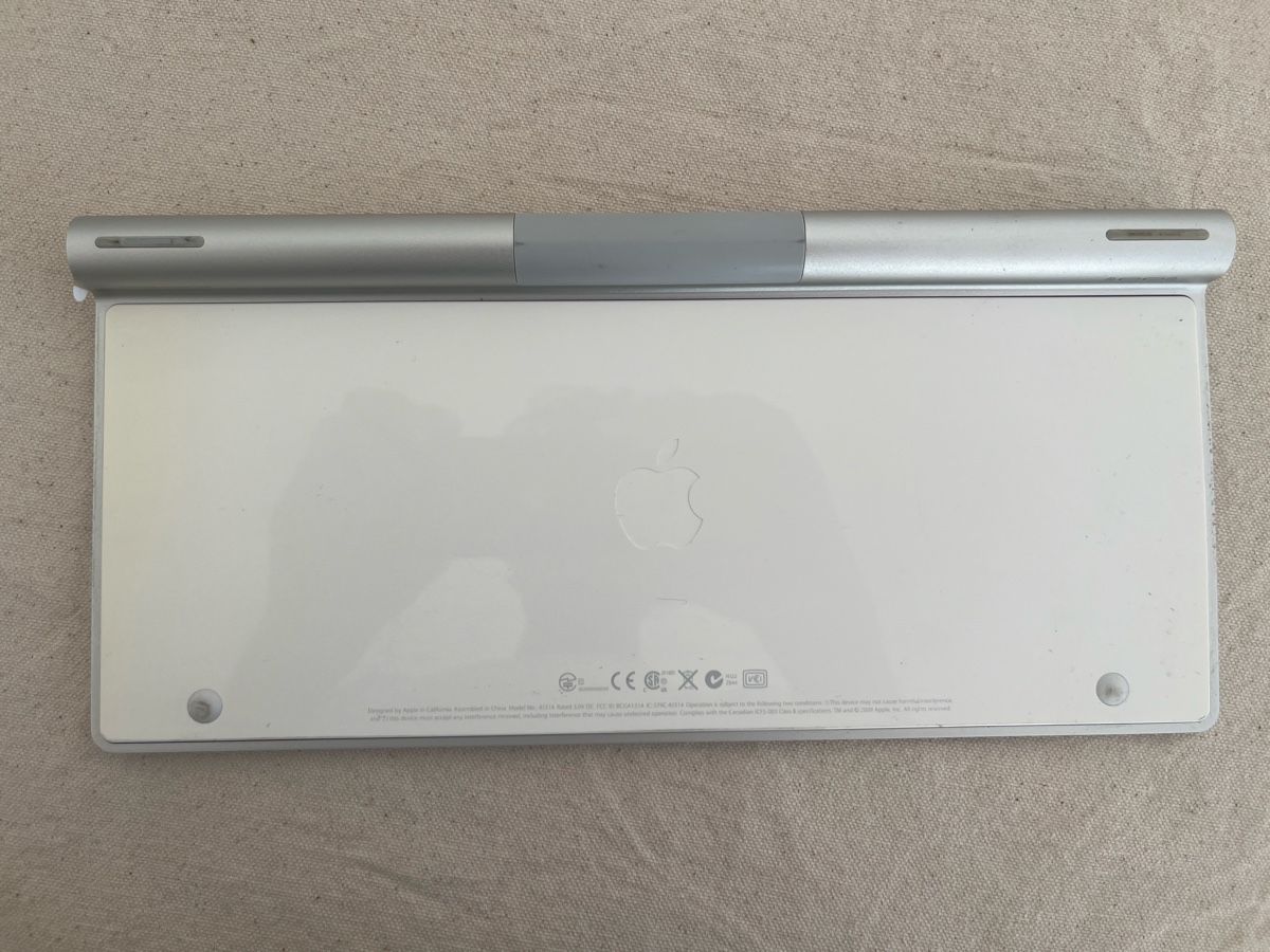 Apple Tastiere: Alte Apple Wireless (Bluetooth) Tastatur – Usato da Zürich venduto da Franksalamanca 1