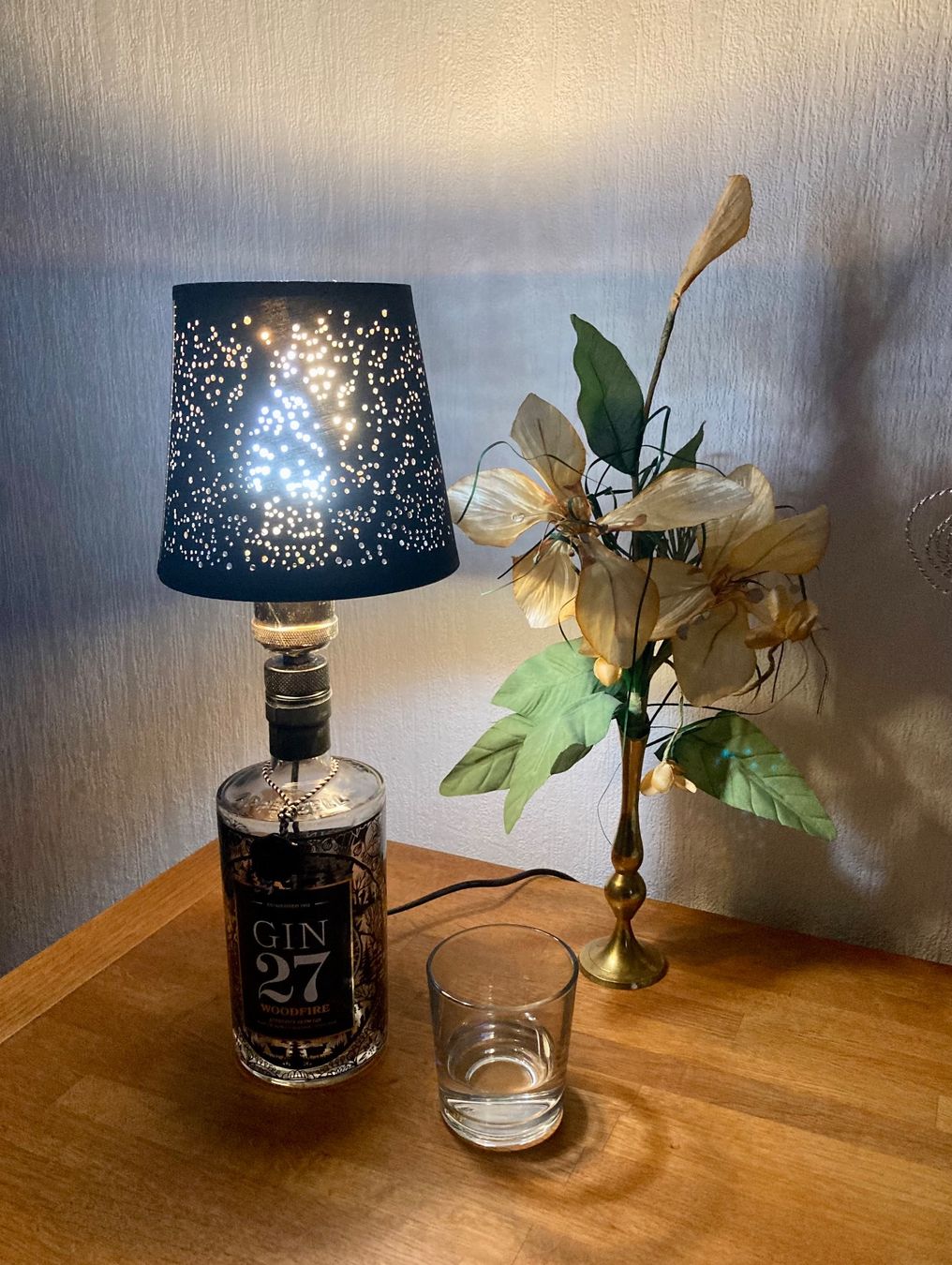 Lampade: Flaschen Lampe Gin 27 upgecycelt – Nuovo (secondo la descrizione) da Wildhaus venduto da cayo