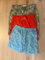 Set aus 3 bunten Sommershorts - Größe 128, wie neu!