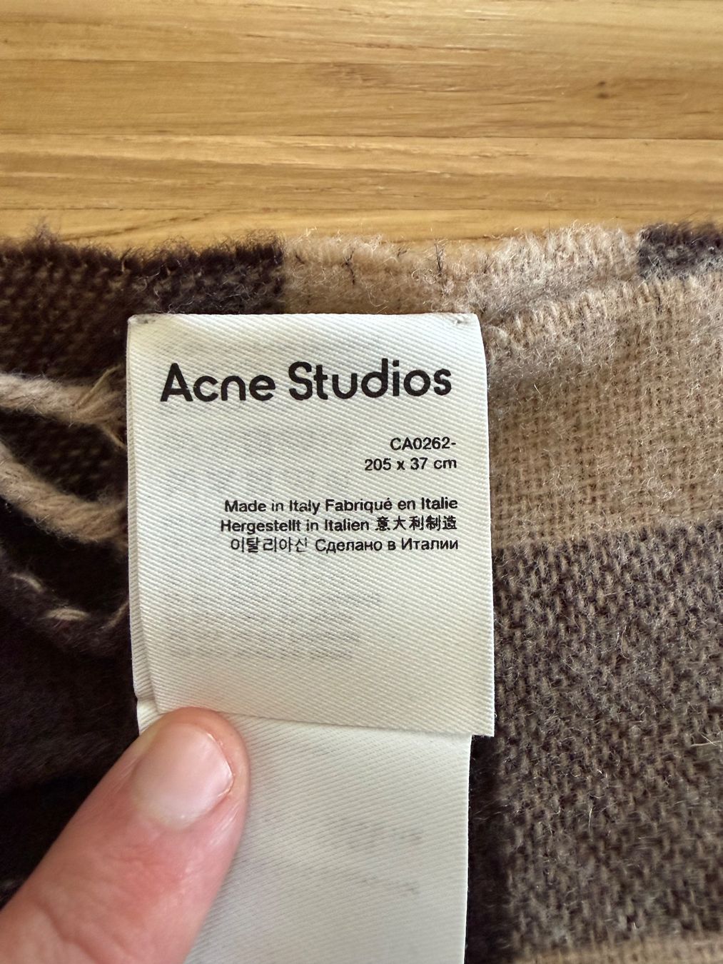 Acne Studios Foulard & Sciarpe: Acne Studio Schal – Nuovo (secondo la descrizione) da Dübendorf venduto da sst_xrp2 4
