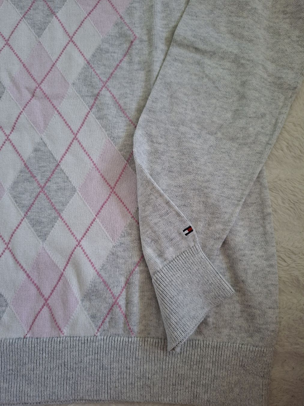 Tommy Hilfiger Maglioni & Felpe: Pull Col V Tommy Hilfiger Argyle Gris Rose Taille M – Usato da Renens VD venduto da ser_j2fn 4