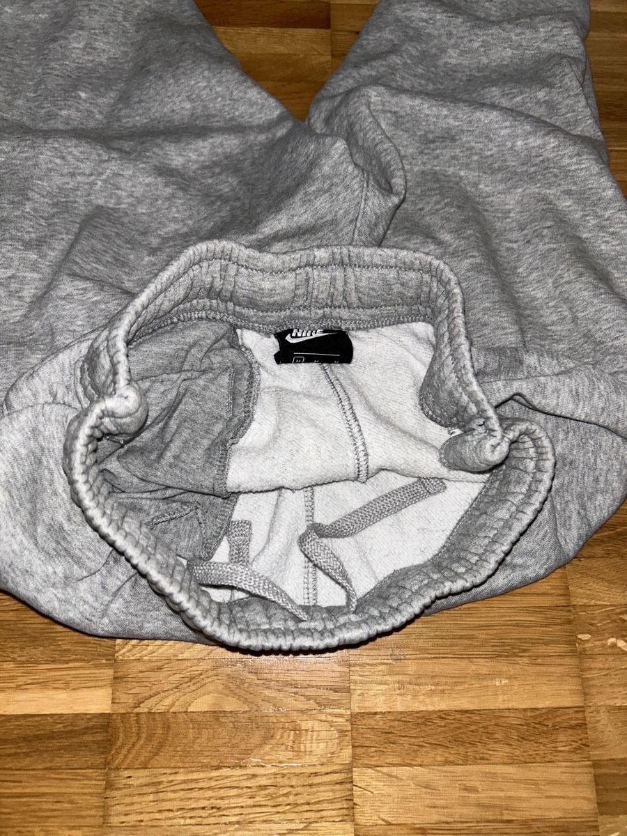 Nike Pantaloni: Nike Jogginghose Grösse M grau – Usato da Bern venduto da sor_5lyt 6