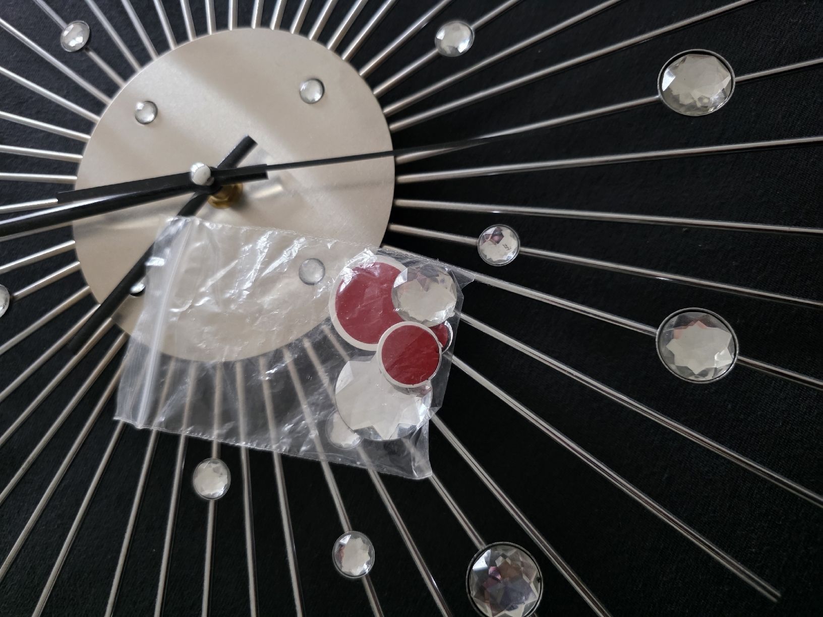 Uhren: Wanduhr mit Glitzersteinen – Gebraucht aus St. Gallen von Shelly__x3 2