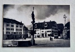 Schwyz - Dorfplatz - Altes Postauto
