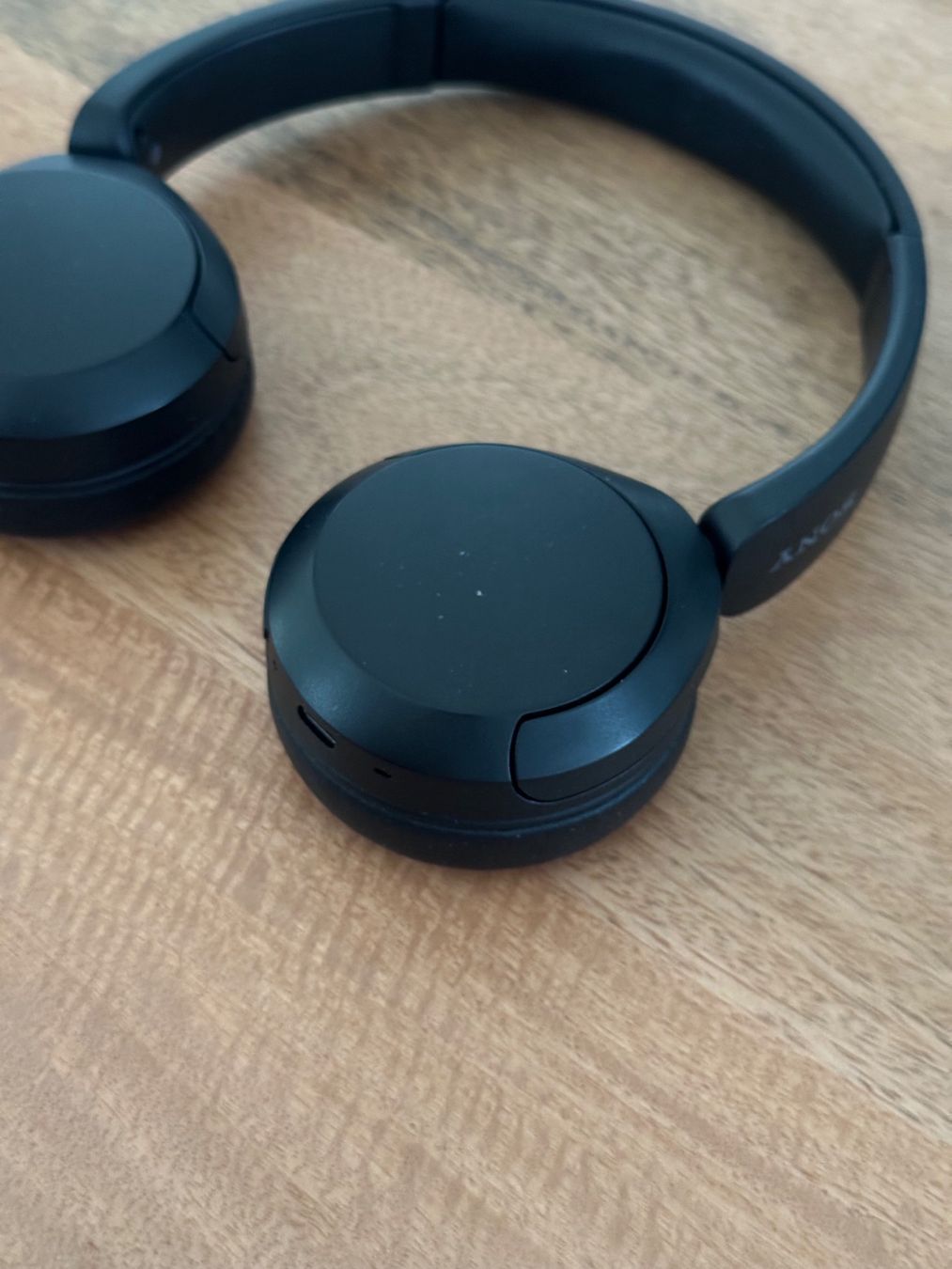 Sony Casques audio: schwarze Sony On-Ear Kopfhörer mit Bluetooth – D'occasion à Regensdorf par crln 5