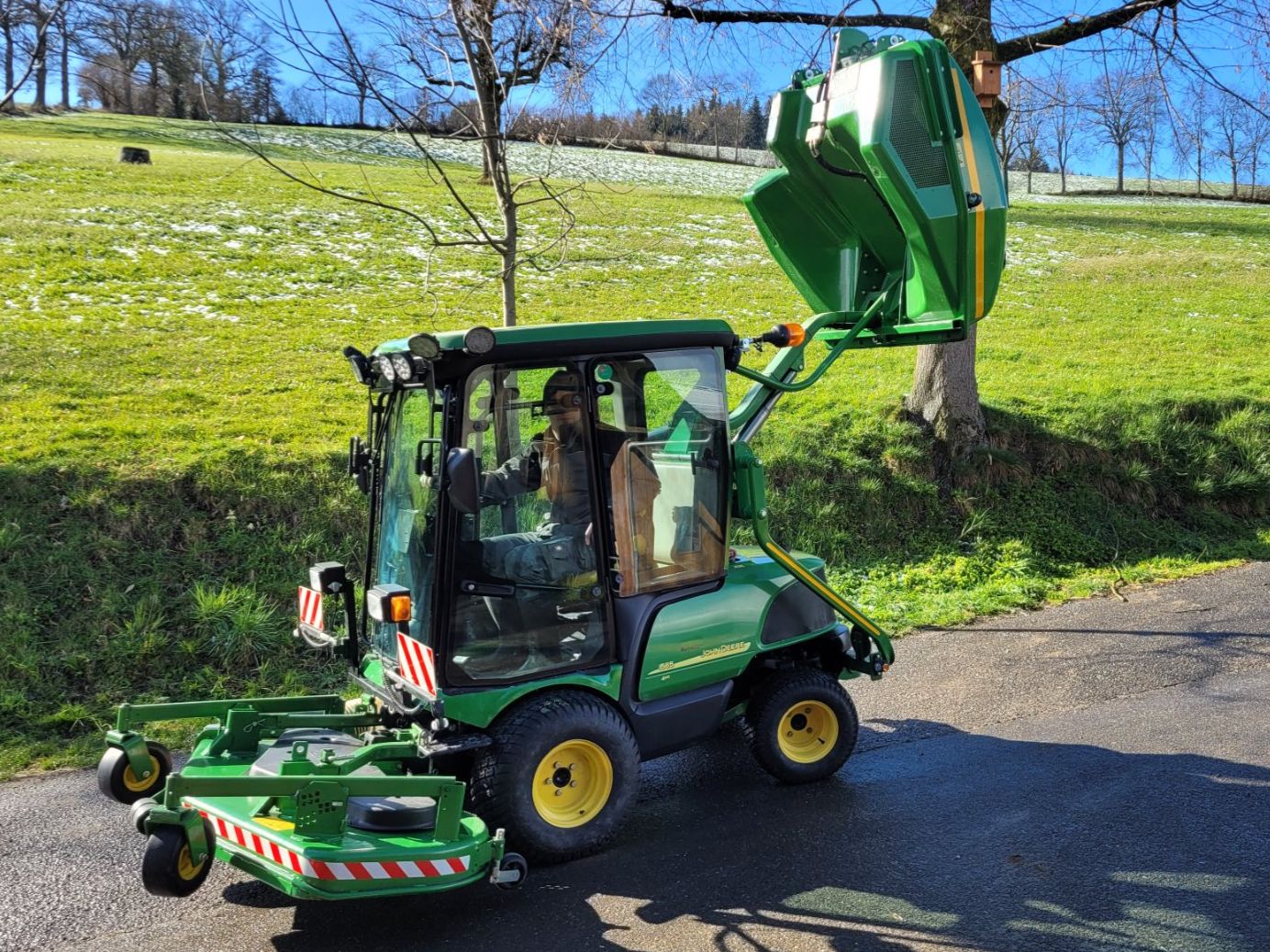 John Deere Tagliaerba: Aufsitzrasenmäher John deere 1565 4WD – Usato da Buttisholz venduto da Galaxi27 1