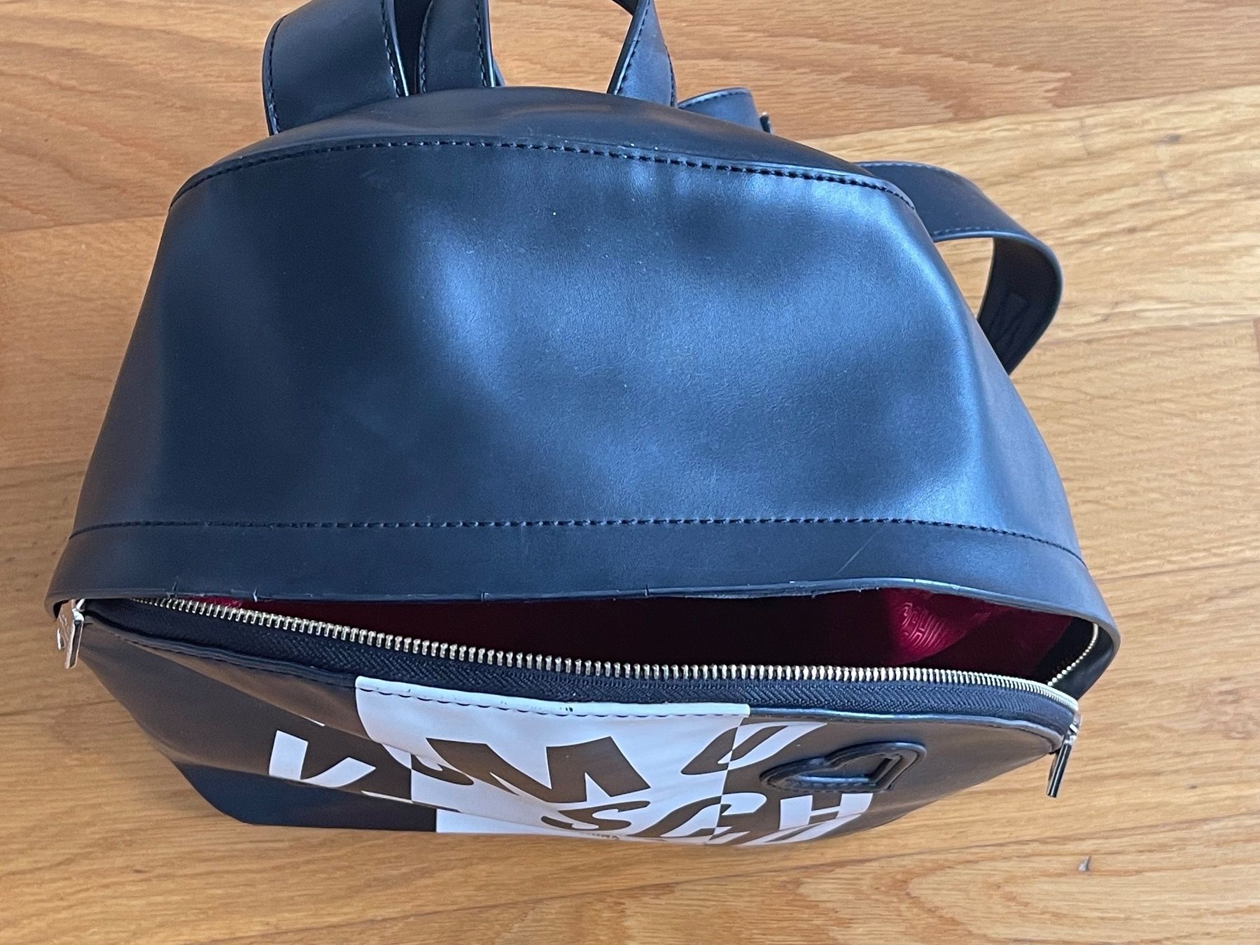 Moschino Zaini: Love Moschino Rucksack, neuwertig – Nuovo (secondo la descrizione) da Kreuzlingen venduto da shopaholicatheart_3 1