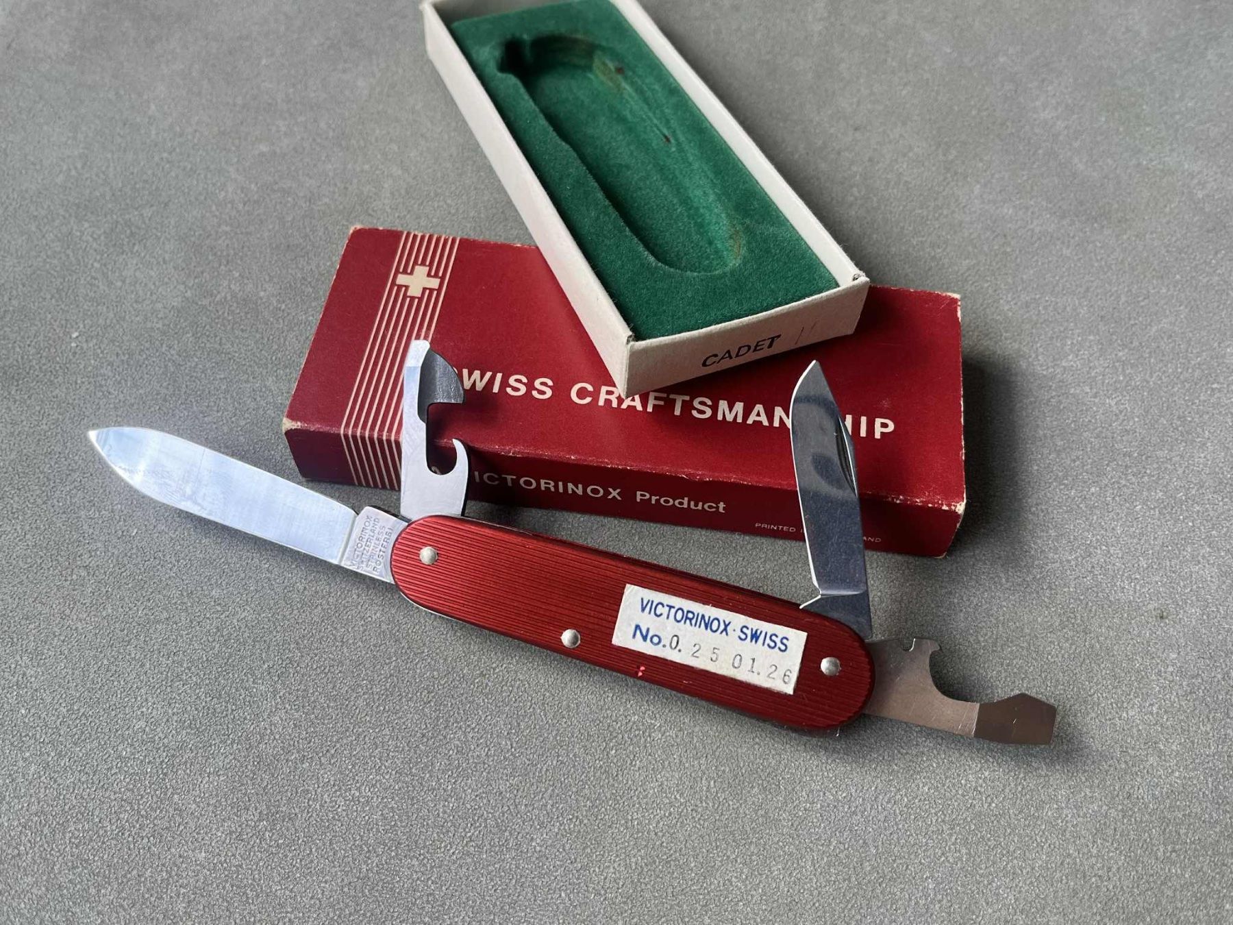 Victorinox Coltelli tascabile: Victorinox Cadet Newbox – Nuovo (secondo la descrizione) da Oftringen venduto da btt_ddb9 2