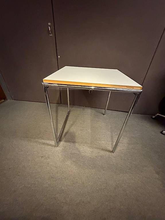 Tables: Eileen Gray "Jean" Tisch von ClassiCon - Original – D'occasion à Basel par prettyrandom 1