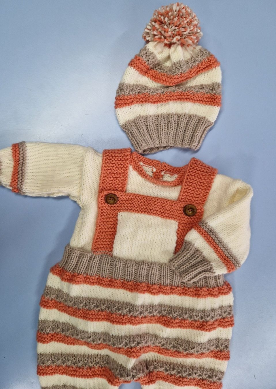 Lotti di vestiti: Ensemble tricoté MAIN 3-6 mois UNIQUE – Nuovo e nell'imballaggio originale da St-Imier venduto da goodber 3