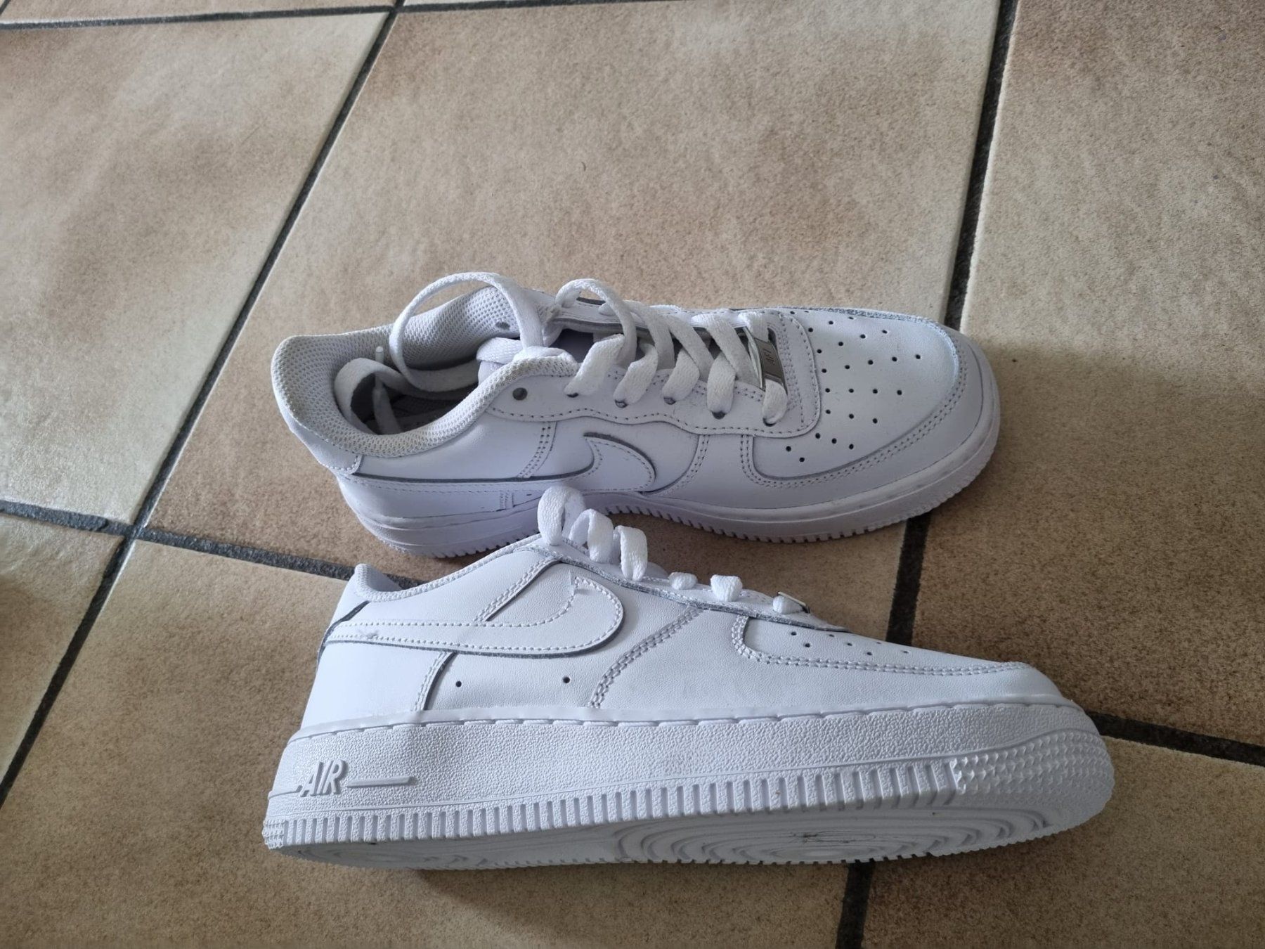 Nike Chaussures femmes: Basket Nike – Neuf (Voir description) à Neuchâtel par DavidAude