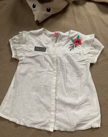 WUNDERSCHÖN BLUSE weiss mit Blume 128 cm 8 J wie NEU !