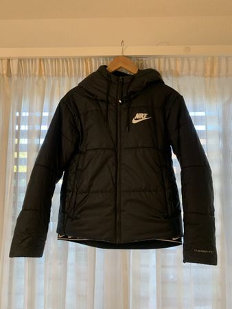 Nike Winterjacke Schwarz, Grösse S, wie neu!