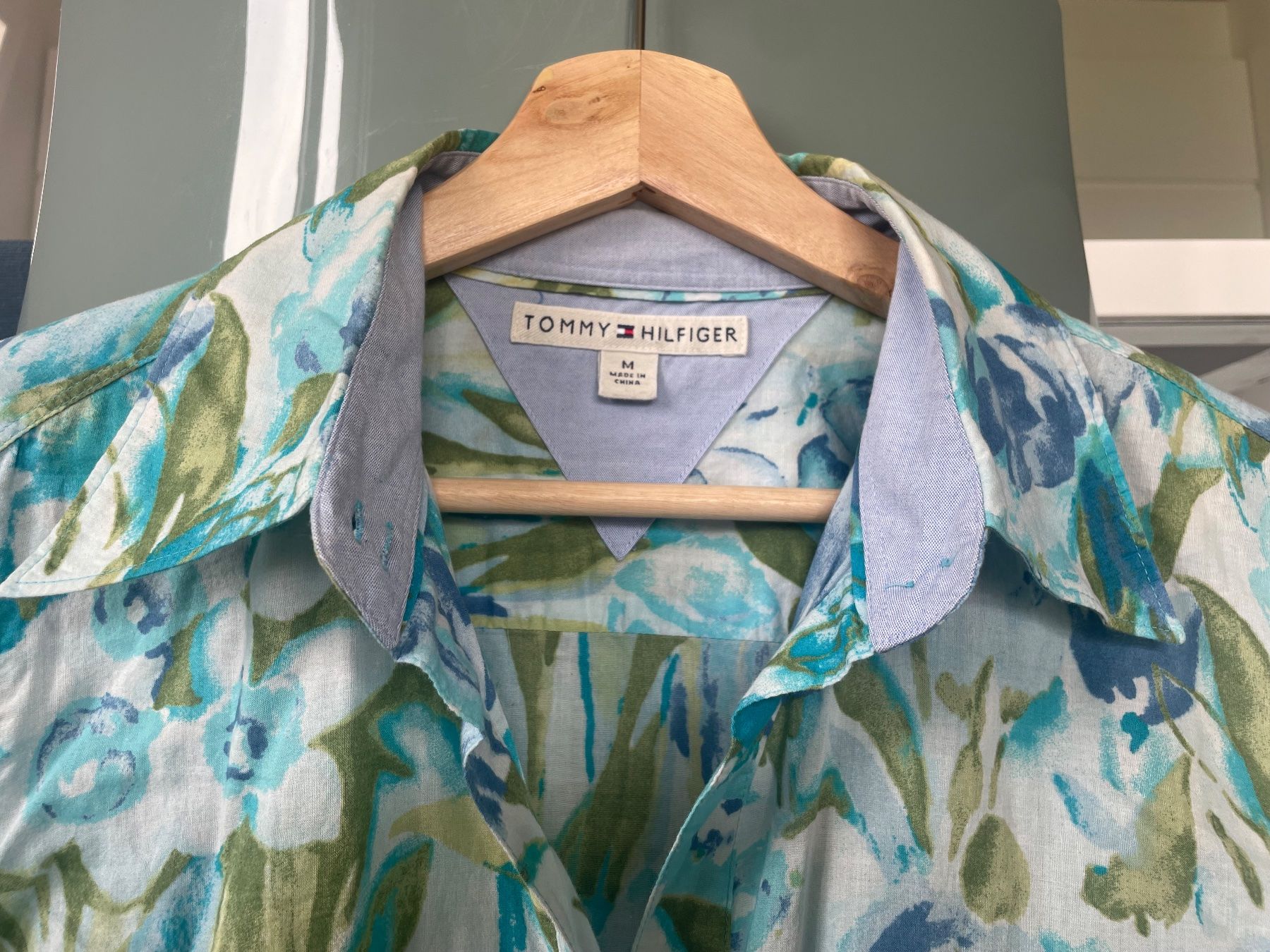 Tommy Hilfiger Camicette: Leichte Tommy Hilfiger Vintage-Bluse Grösse M – Usato da Coldrerio venduto da Theres2004 2