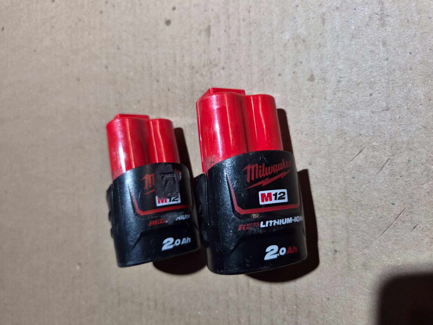 Milwaukee Akkus: 2 Milwaukee Akkus 12V 2Ah Gebraucht – Neu und originalverpackt aus Reutigen von beore 2